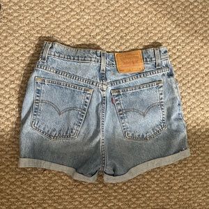 Levi’s orange tag shorts🤩